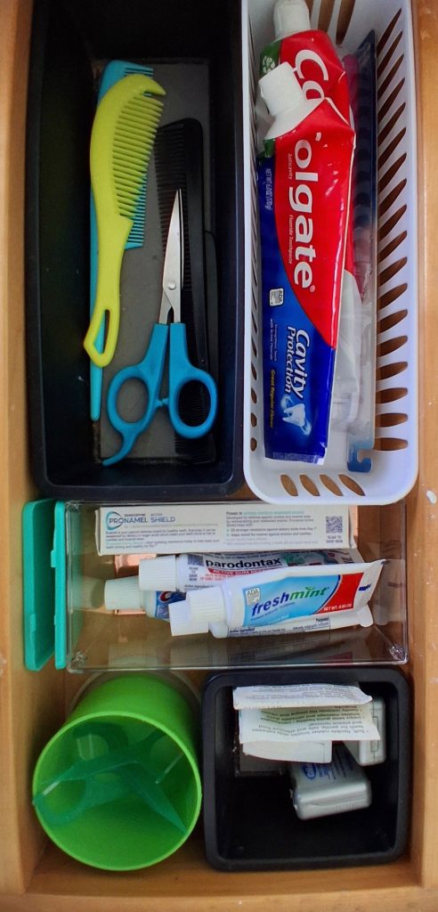 photos of organized spaces - bathroom drawer