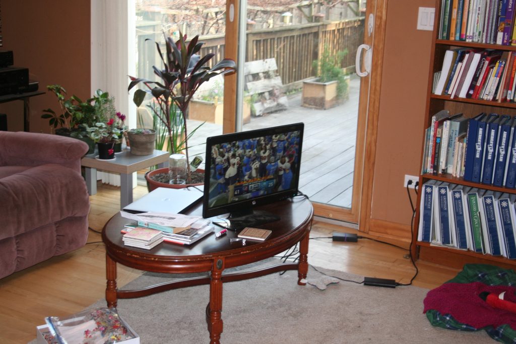 Five minute reset - cluttered living room