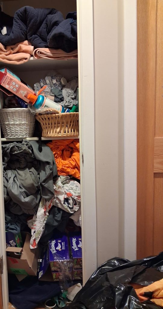 how to organize a linen closet